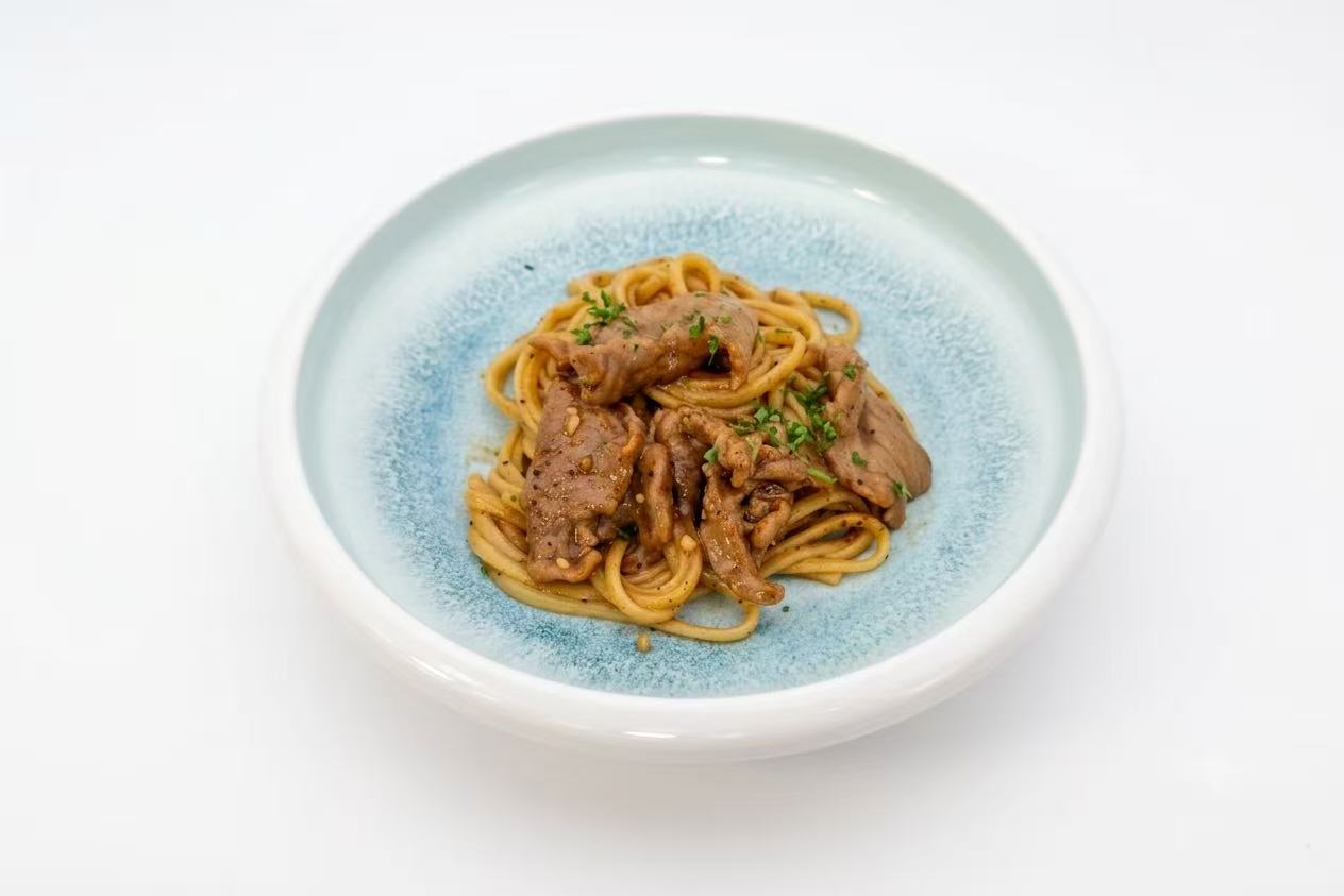 Black pepper beef noodles